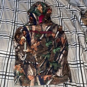 Very nice sweater, super warm. To big on me now, fits very well.